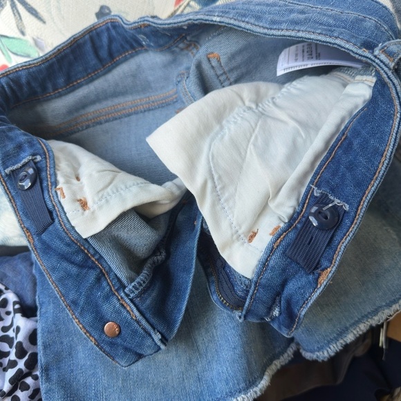 GAP Classic Blue Jean Shorts - Picture 5 of 6